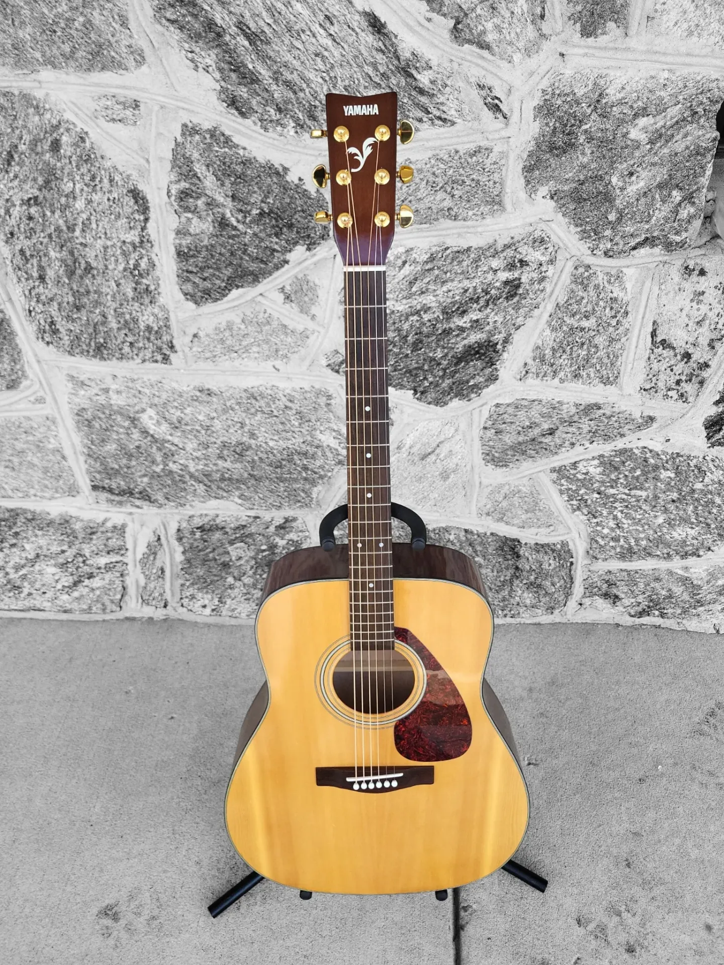 Yamaha F-335 Dreadnaught Acoustic Guitar | The Laboratory